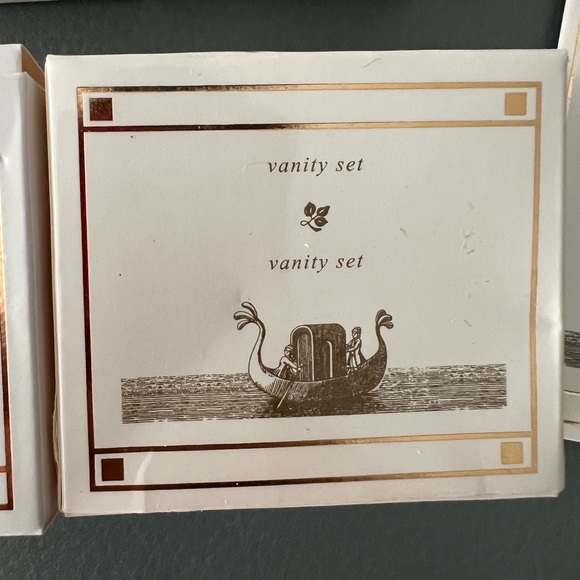 NEW BUNDLE TRAVEL TOILETRIES - HOTEL MONACO- VENICE ITALY- VANITY/SHOE/COMB - Picture 2 of 6